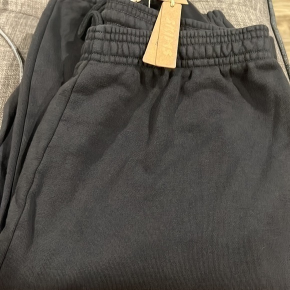 Skims Outdoor Fleece Pullover - Picture 4 of 10